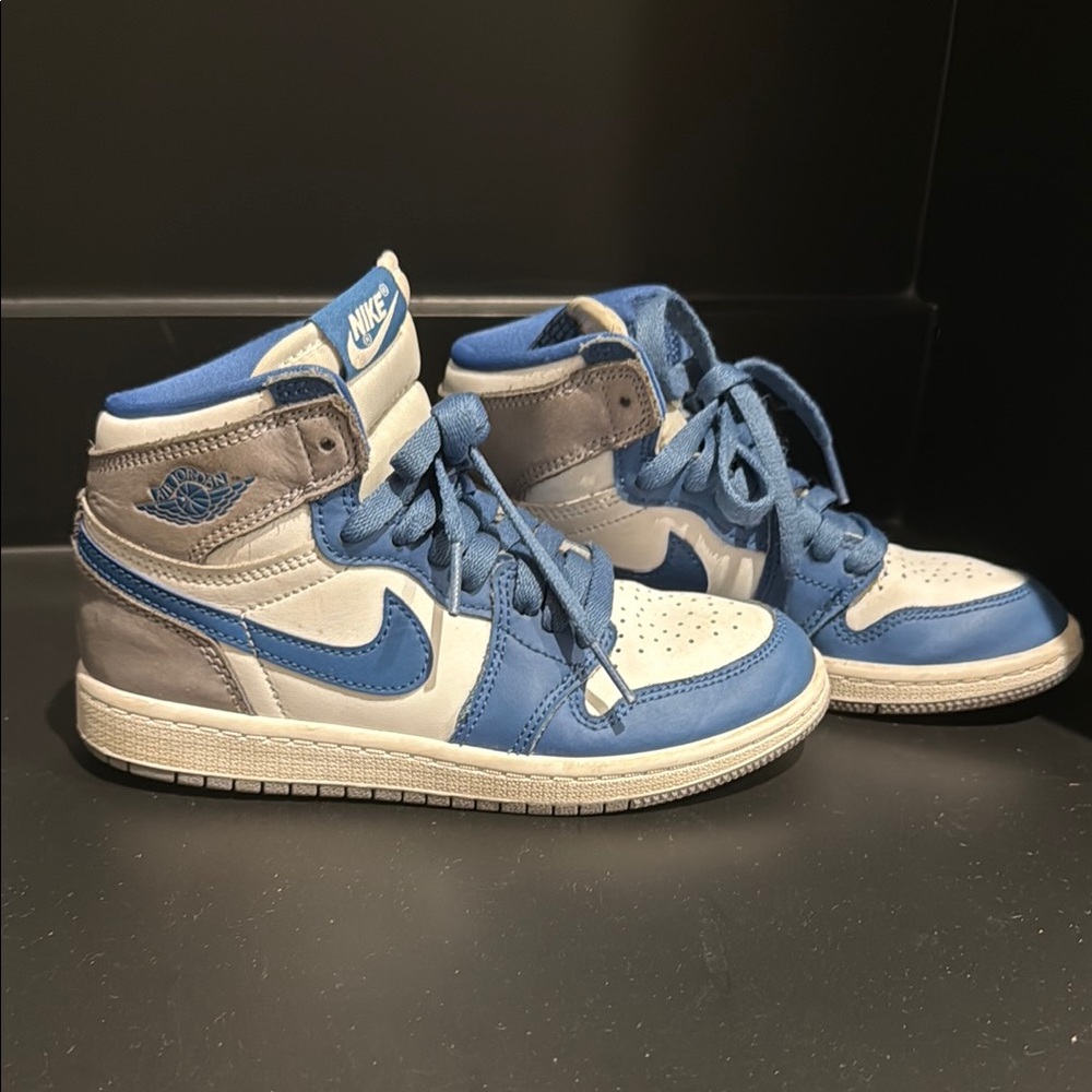 Air Jordan Retro 1s hightop